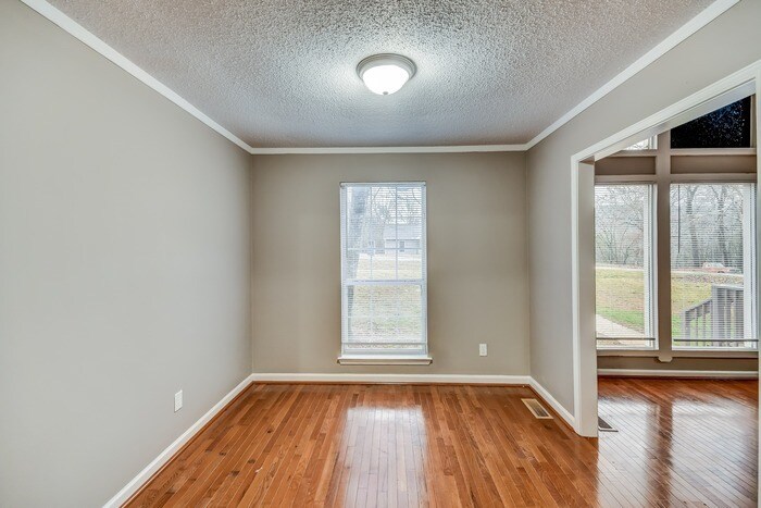 Building Photo - 375 Ridgewood Dr