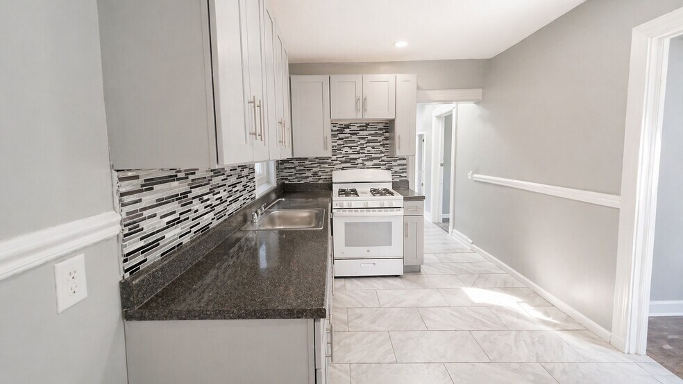 KITCHEN - 37 Blum St