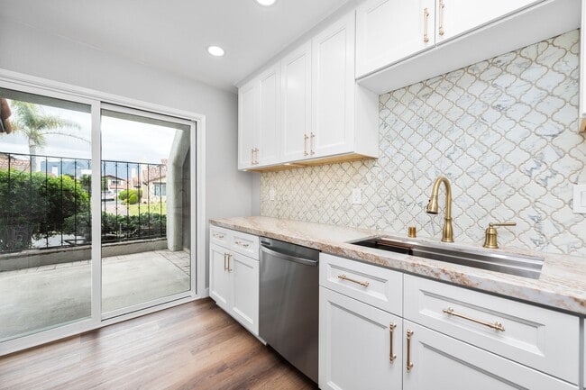 Building Photo - Condo for rent in Santa Barbara Near UCSB