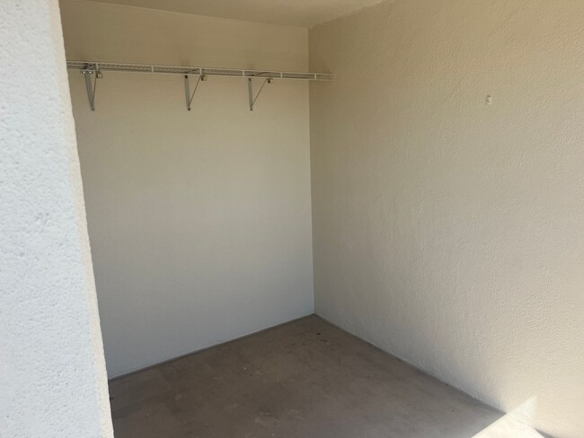 Building Photo - Must See Unit in Makiki!!!