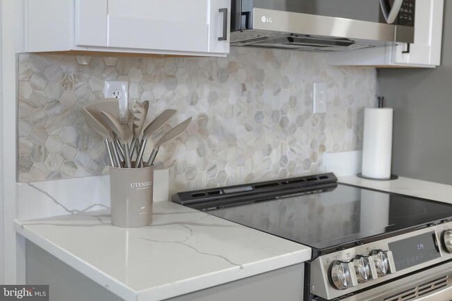 Building Photo - 137 Apple Ln