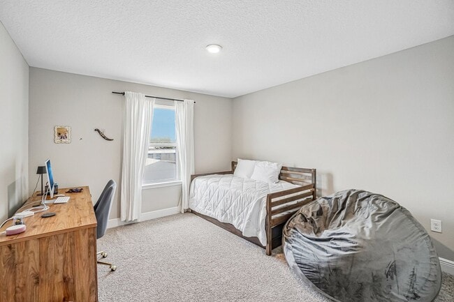 Building Photo - Heritage Oaks gated community 3/2.5/2 Townhome