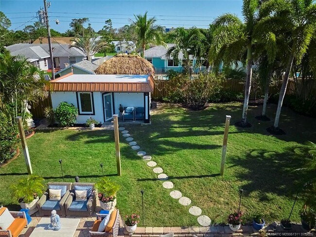 Building Photo - 4780 SE Bayshore Terrace