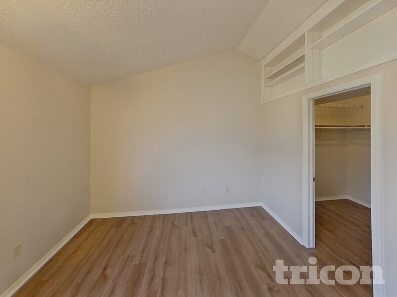 Building Photo - 8175 Camfield Cir