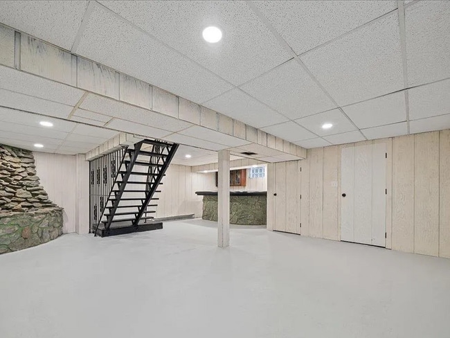 Building Photo - Section 8 APPROVED 3-bedroom