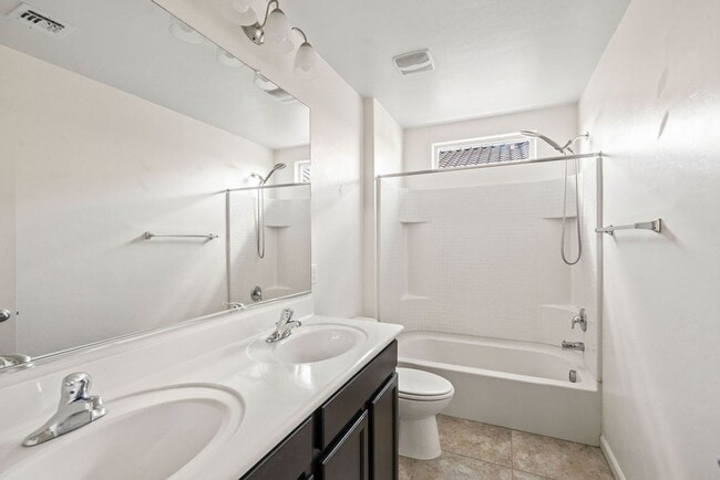 Building Photo - This very popular 2-story home floor plan ...