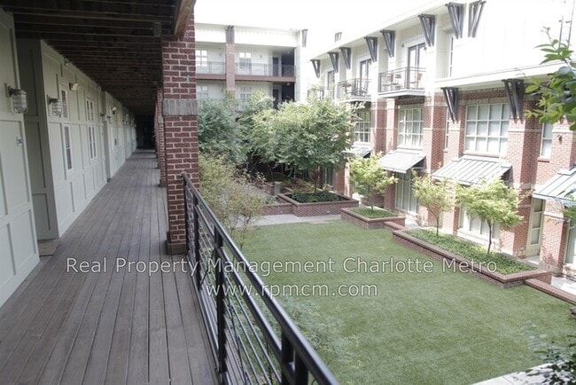 Building Photo - wonderful 2bd/2bth uptown condo! lots of space in a beautiful building