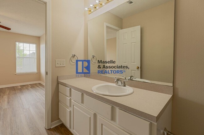 Building Photo - 2 Bed 2 Bath Near the Reservoir