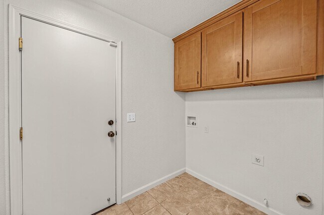 Building Photo - 1005 Mabel Josephine Ct