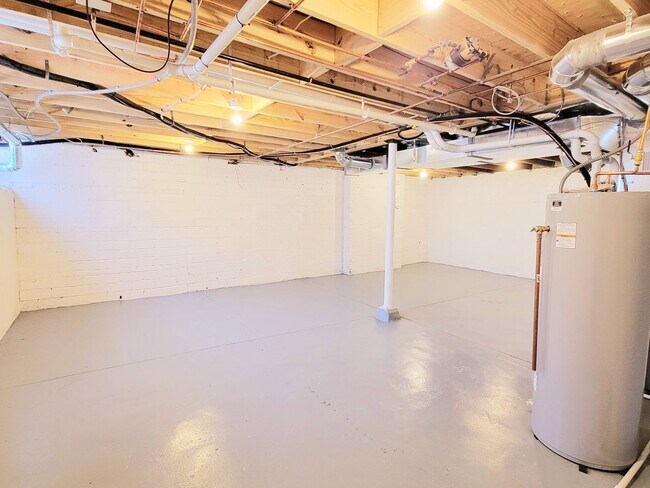 Building Photo - 2166 Arlington Ave