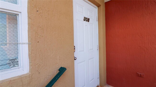 Building Photo - 15330 SW 134th Pl