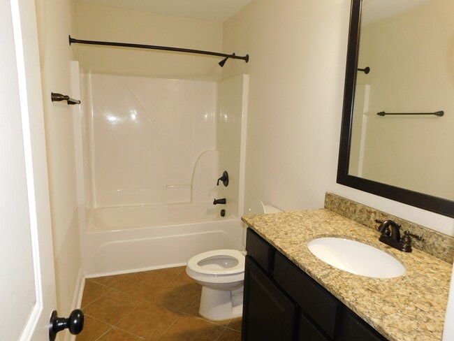 Building Photo - 123 Hackamore Ln