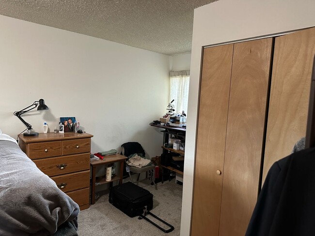 Building Photo - Top Floor Condo with View of the Flatirons and the Pool