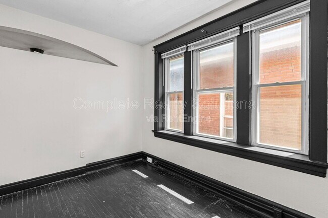 Building Photo - 4301 S 38th St