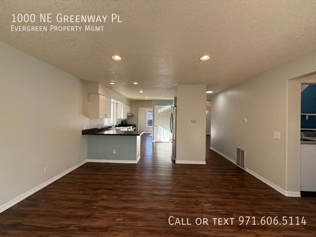 Building Photo - 1000 NE Greenway Pl