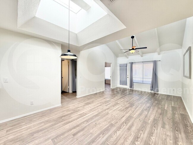 Building Photo - 11666 N 28th Dr
