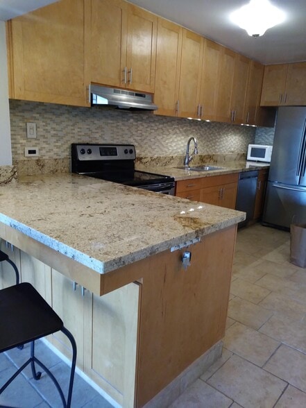 Building Photo - 1645 Ala Wai Blvd