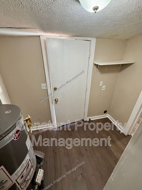 Building Photo - 504 Wheeler St
