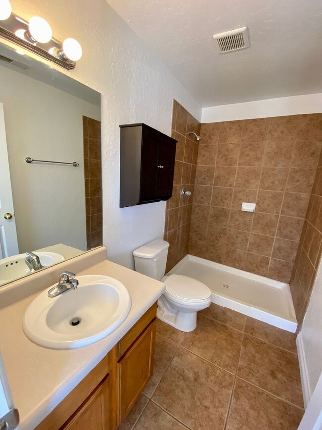 Building Photo - 1 Bedroom 1 Bath In Rio Homes