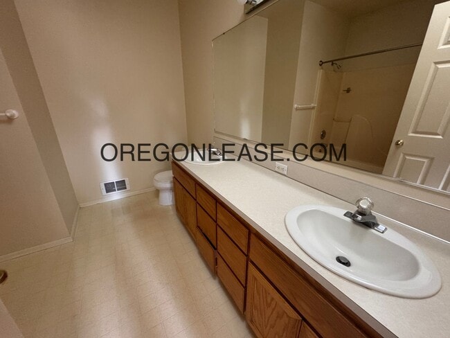 Building Photo - 3386/3390 Arrowhead st