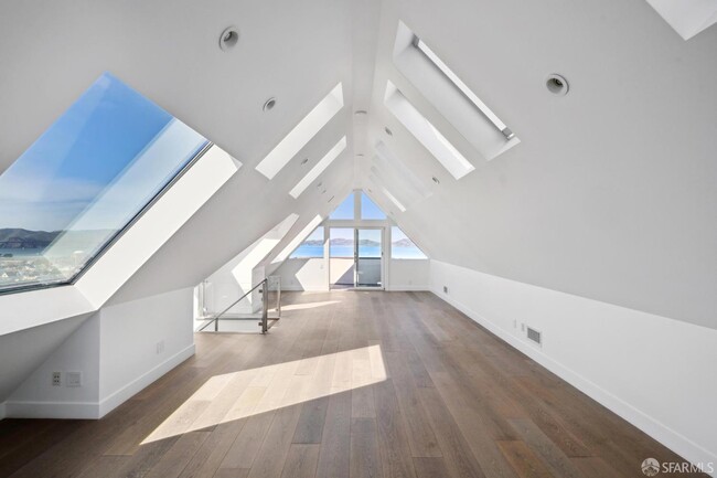 Building Photo - 2336 Broadway