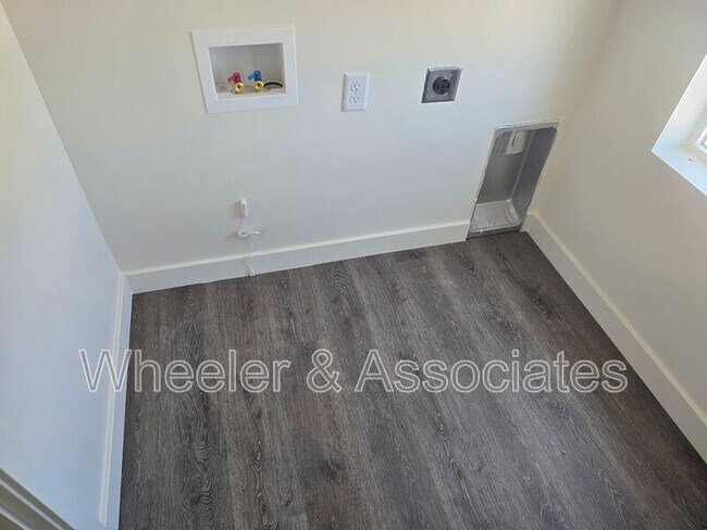 Building Photo - 460 W 1080 S