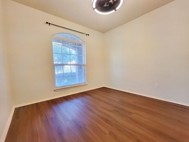 Building Photo - Beautiful 4 BR / 2 BA Home for Rent in Austin
