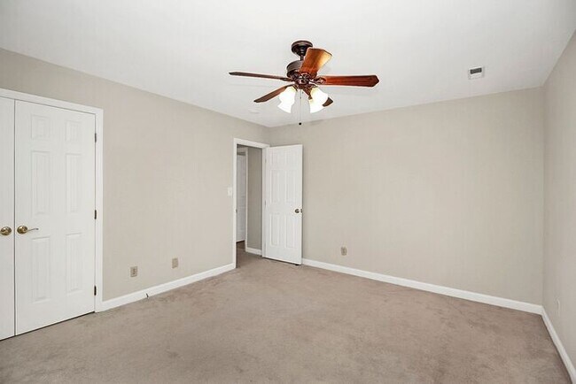 Building Photo - Well Maintained 4BD/2.5BA Home in the Cheshunt Community!