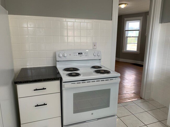 Building Photo - Norwood Duplex W/ Driveway Parking