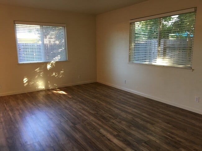 Building Photo - 35 Baltar Loop