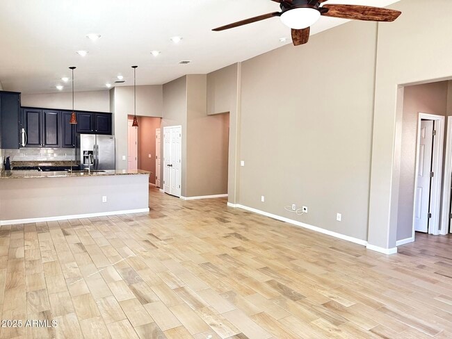 Building Photo - 3253 S Miller Dr