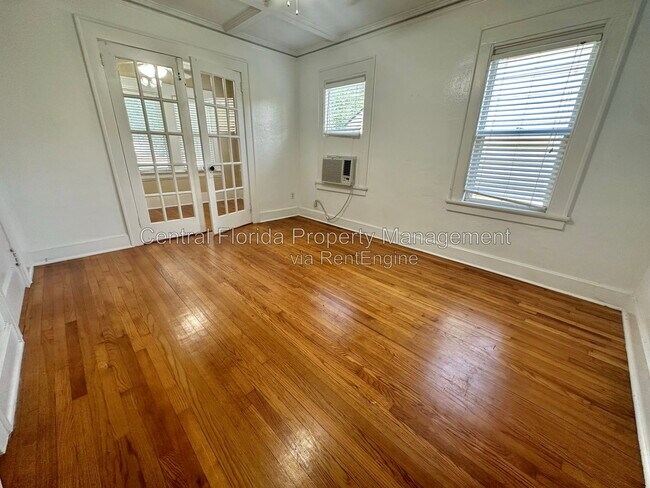 Building Photo - 617 N Hyer Ave