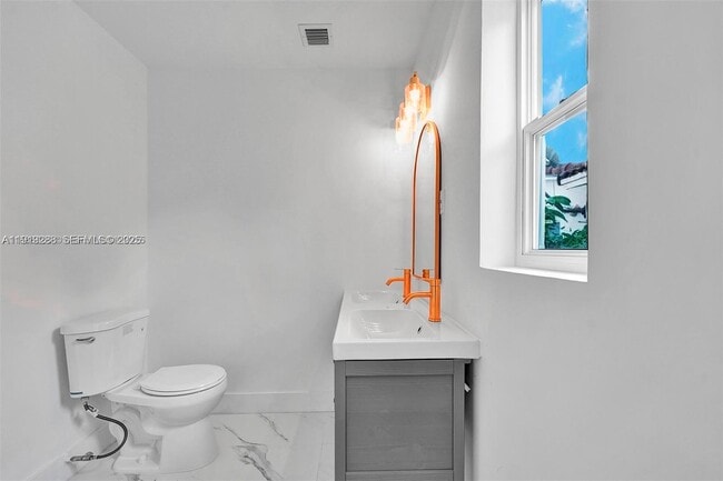 Building Photo - 9173 Byron Ave