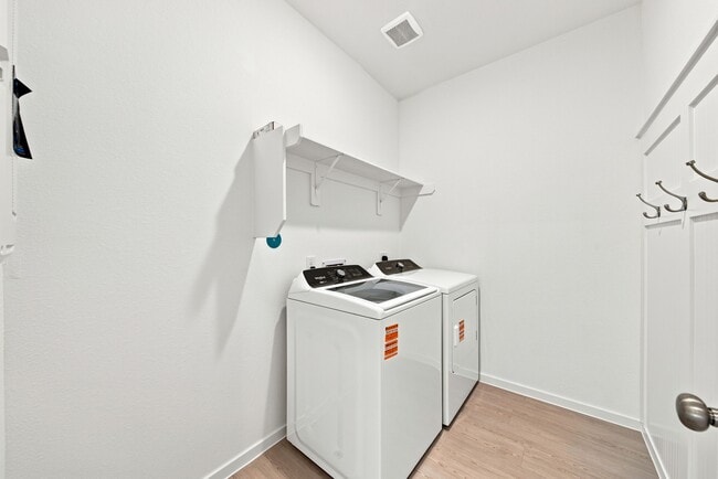 Building Photo - 618 Amber Fls Dr
