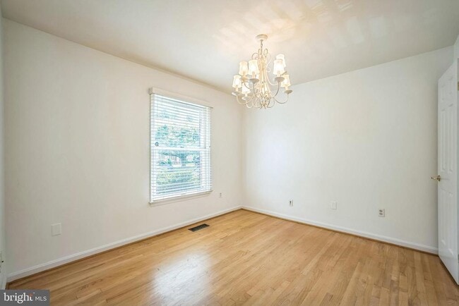 Building Photo - 7330 Lewinsville Park Ct