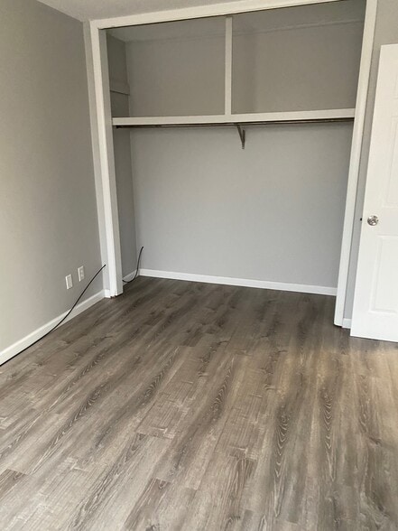 Building Photo - 805 Illini Ave