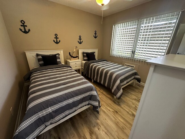 Building Photo - Furnished 2 Bedroom Condo-AVAILABLE NOW-Po...