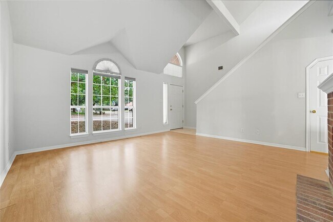 Building Photo - 1911 Cedar Bend Dr