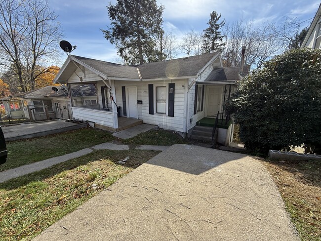 Primary Photo - 104 Ball St