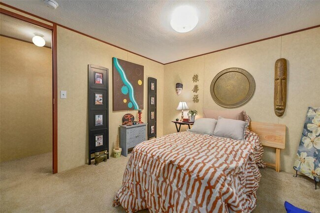 Building Photo - 8916 Lakeside Dr