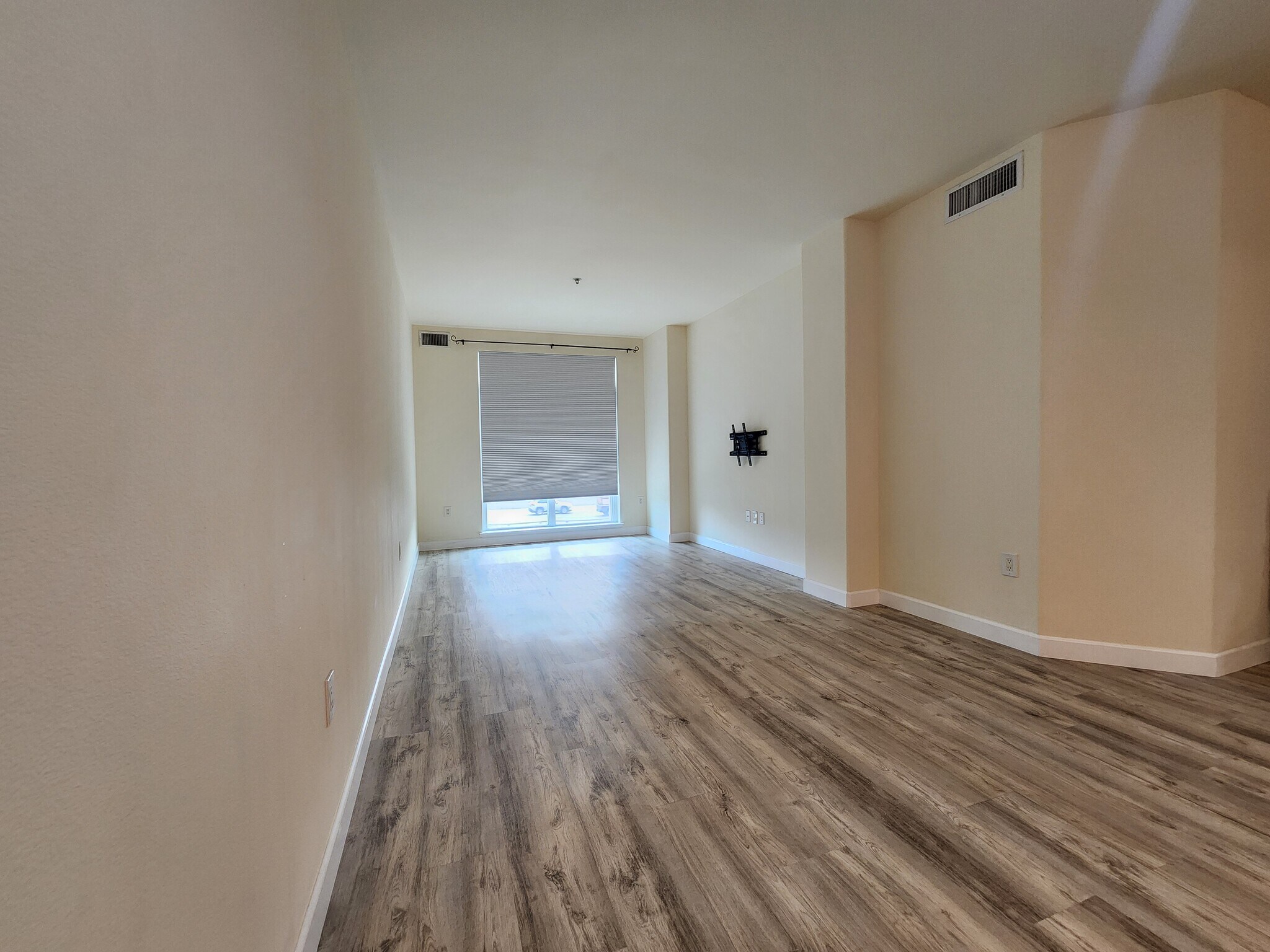 Living/Dining Room - 423 7th St