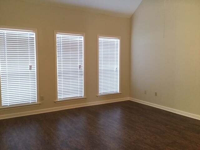Building Photo - 5106 Guffin Rd