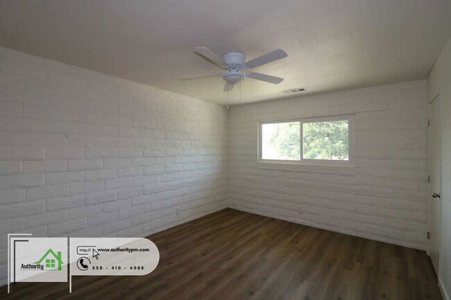 Building Photo - 1105 Olive Ave