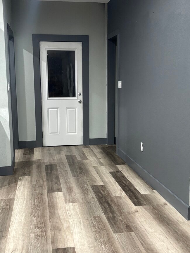 Building Photo - 2675 Golf Dr