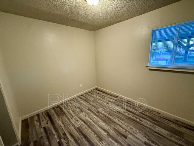 Building Photo - 1931 1/2 Valley Rd