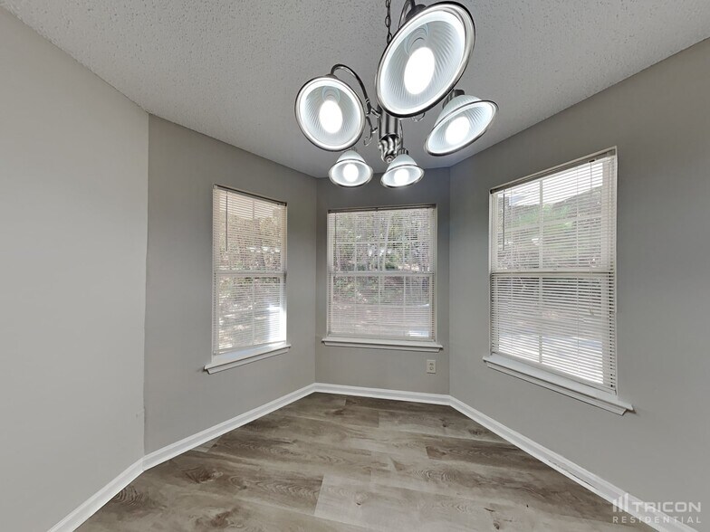 Building Photo - 5515 Sapphire Cir