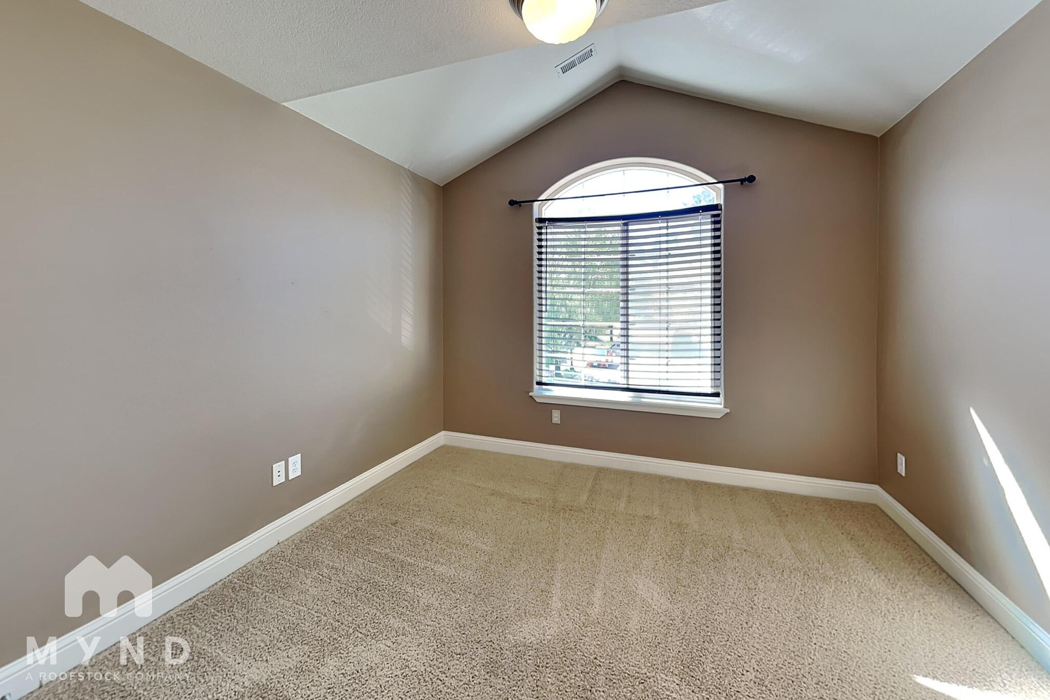 Building Photo - 18002 NE 37th St