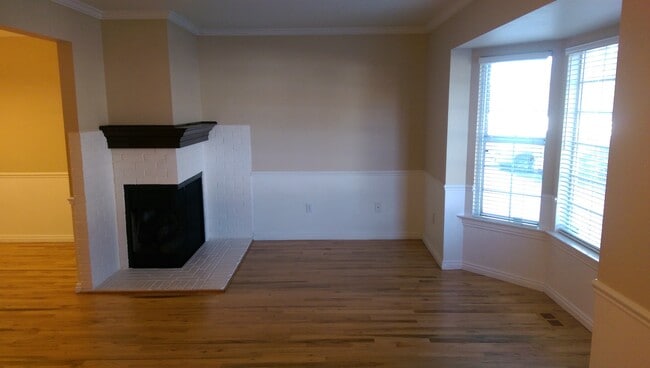 Building Photo - Great Town Home in Fantastic Location