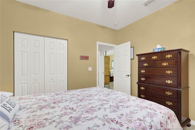 Building Photo - 301 S Compass Dr