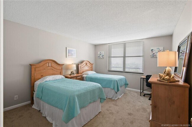 Building Photo - 9650 S Ocean Dr